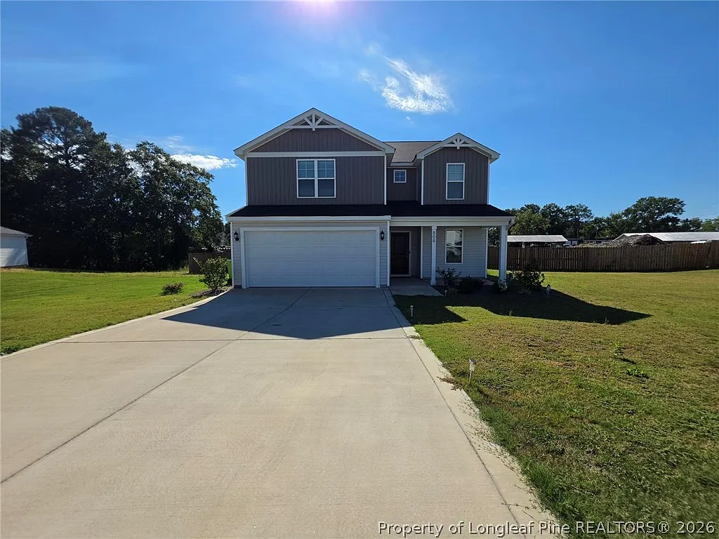 5 bed, 2.5 bath, 2548 sqft, $2,350 — Photo 2