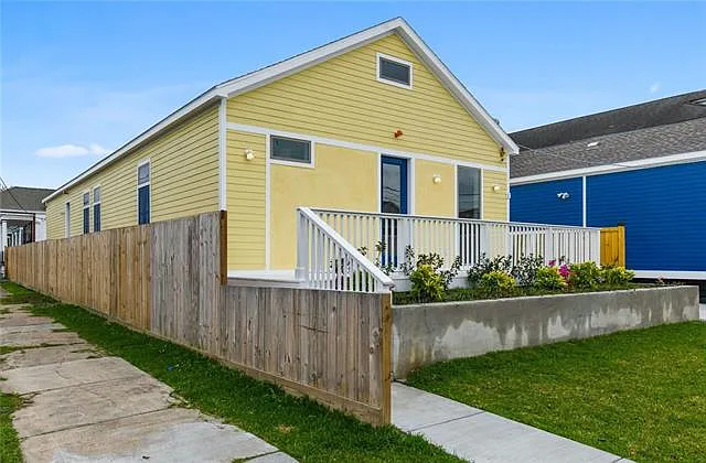 2139 Columbus St — Photo 2