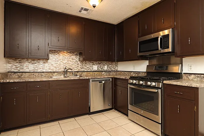 5731 Roxboro Dr — Photo 3