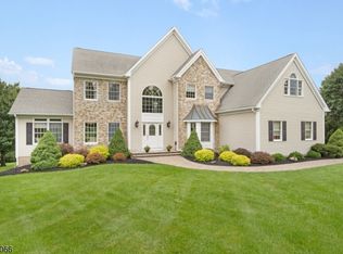 1 Country Oaks Rd, Lebanon, NJ 08833