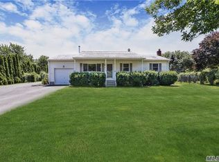221 Williams Way S, Baiting Hollow, NY 11933