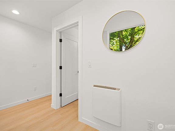 5th image of 955 N 35th Street