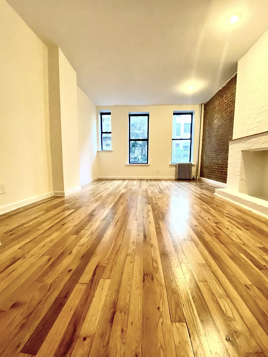 Building Photo - 519 E 82nd St #2C