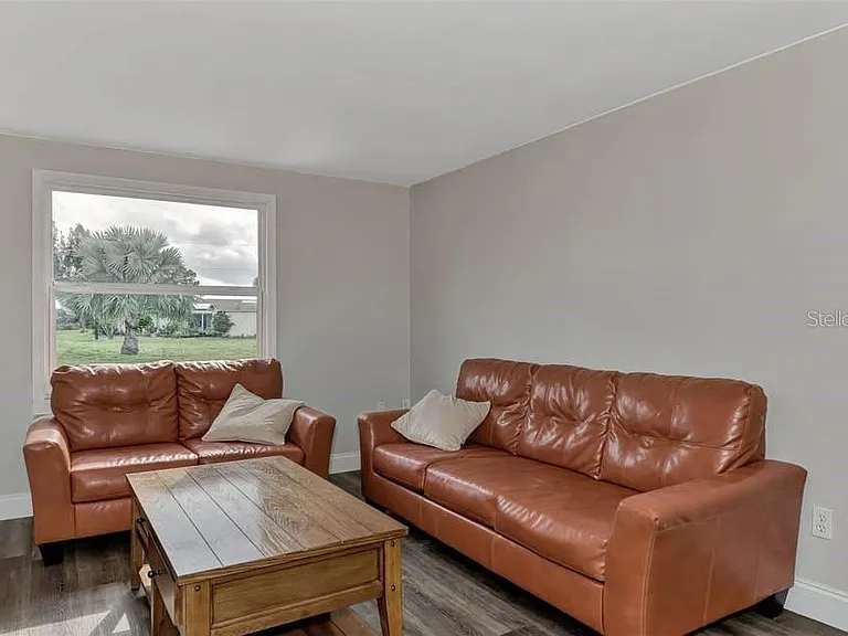 304 San Carlos Ave #B — Photo 4