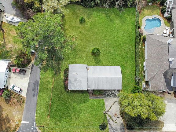 3rd image of 110 Fig Ave