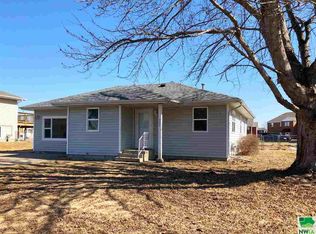 327 Jefferson St, Vermillion, SD 57069