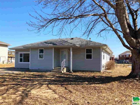 327 Jefferson St Vermillion Sd 57069 Zillow