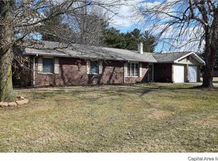 102 Harbor Ct, Jacksonville, IL 62650