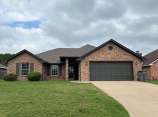 4010 SE Camelot Dr, Lawton, OK 73501