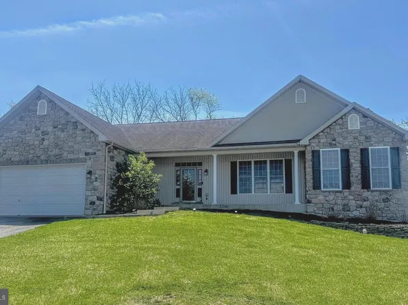 54 Walnut Dr W, Bernville, PA 19506