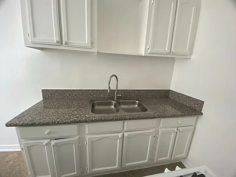 318 S Commonwealth Ave — Photo 16