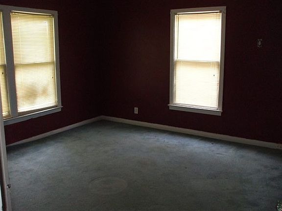 4th image of 3040 Boyd Ave