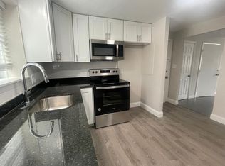 12 Uncas Ave APT 4, Franklin, MA 02038