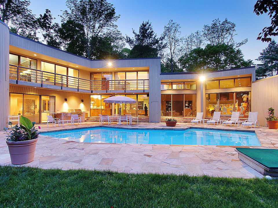 1st image of 20 Cole Dr