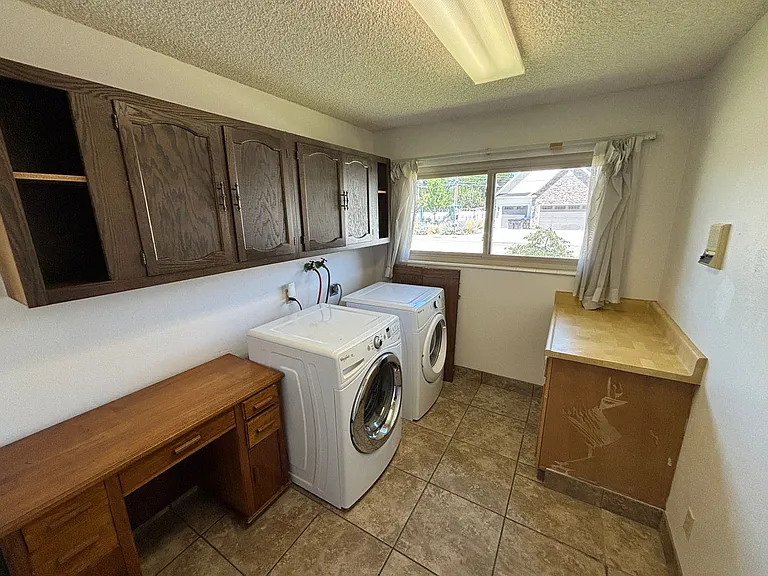 1491 W 1000 N — Photo 15