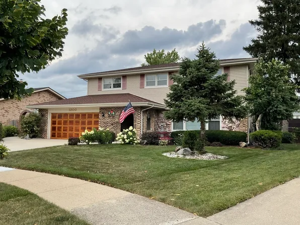 1200 W Palm Dr, Mount Prospect, IL 60056