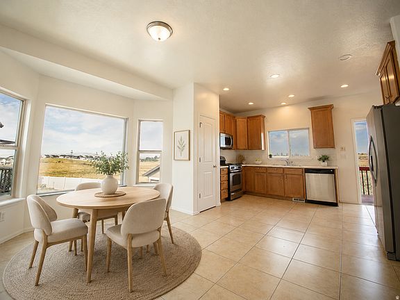 4th image of 3365 N Falcon Way