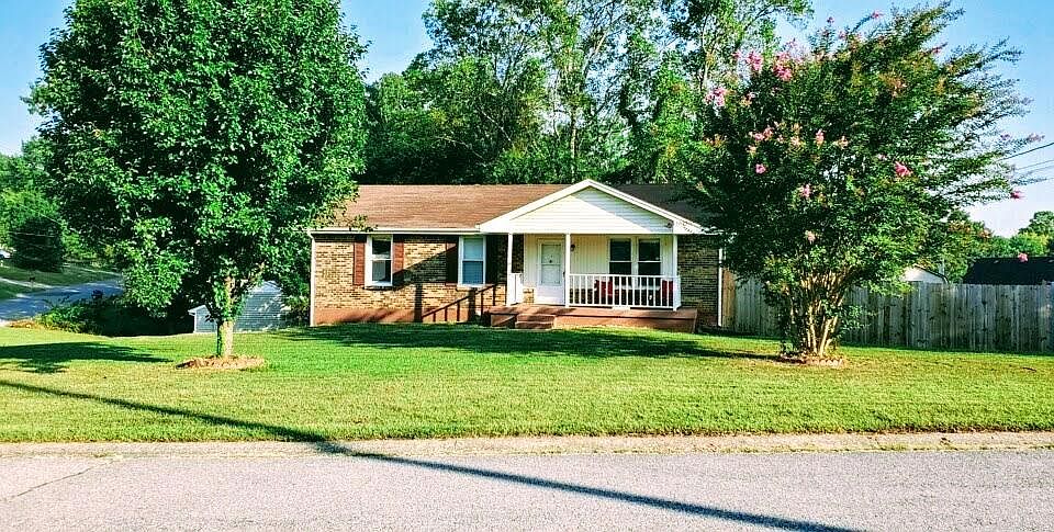1st image of 613 Bay Ln