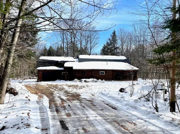 481 N Carlshend Rd, Skandia, MI 49885