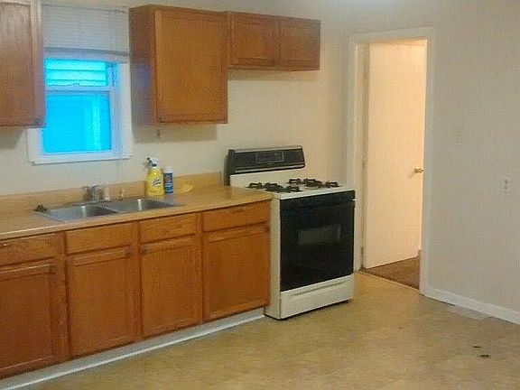 4th image of 1027 Park Ave