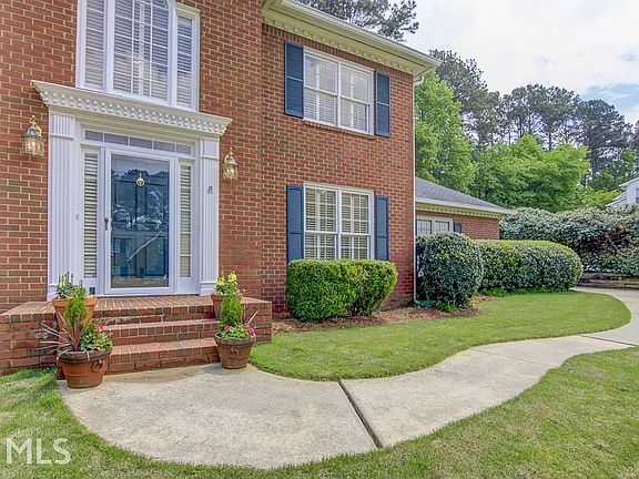 2nd image of 113 Colonnade Dr