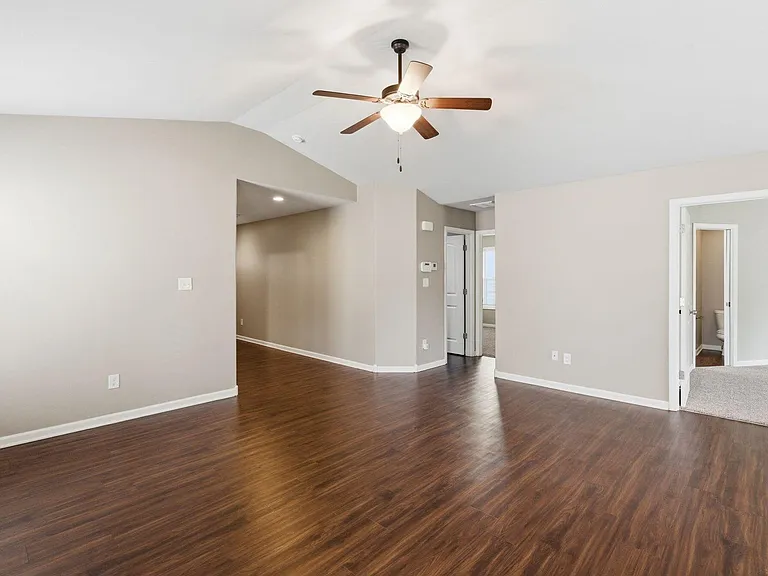 2545 Milsom Ln — Photo 9