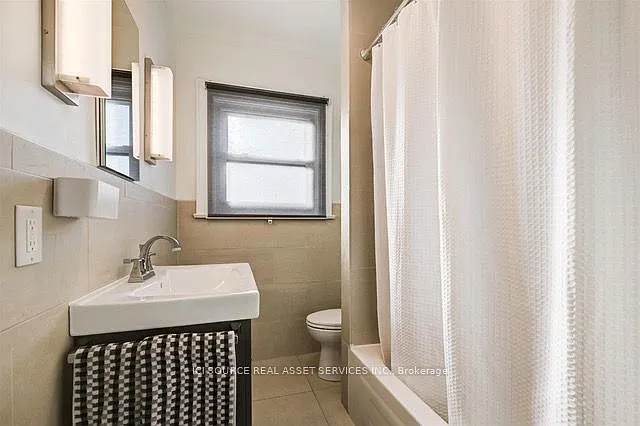 176 Pendrith St — Photo 11