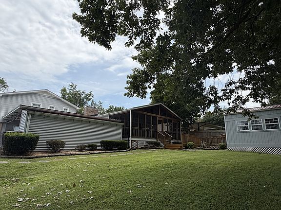 3rd image of 6628 Upton Ln