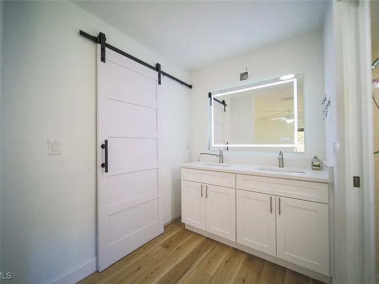 1250 Riverbend Dr — Photo 43