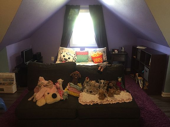 3rd bedroom w/sitting area