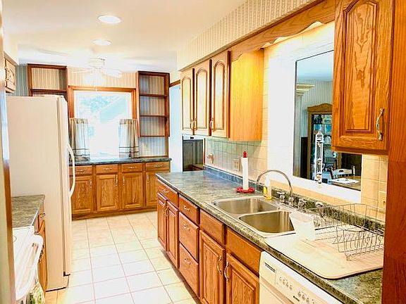 5th image of 103 Wintergreen Ave