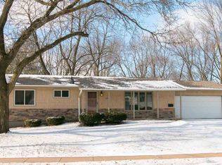 119 S Mount Vernon Dr, Iowa City, IA 52245