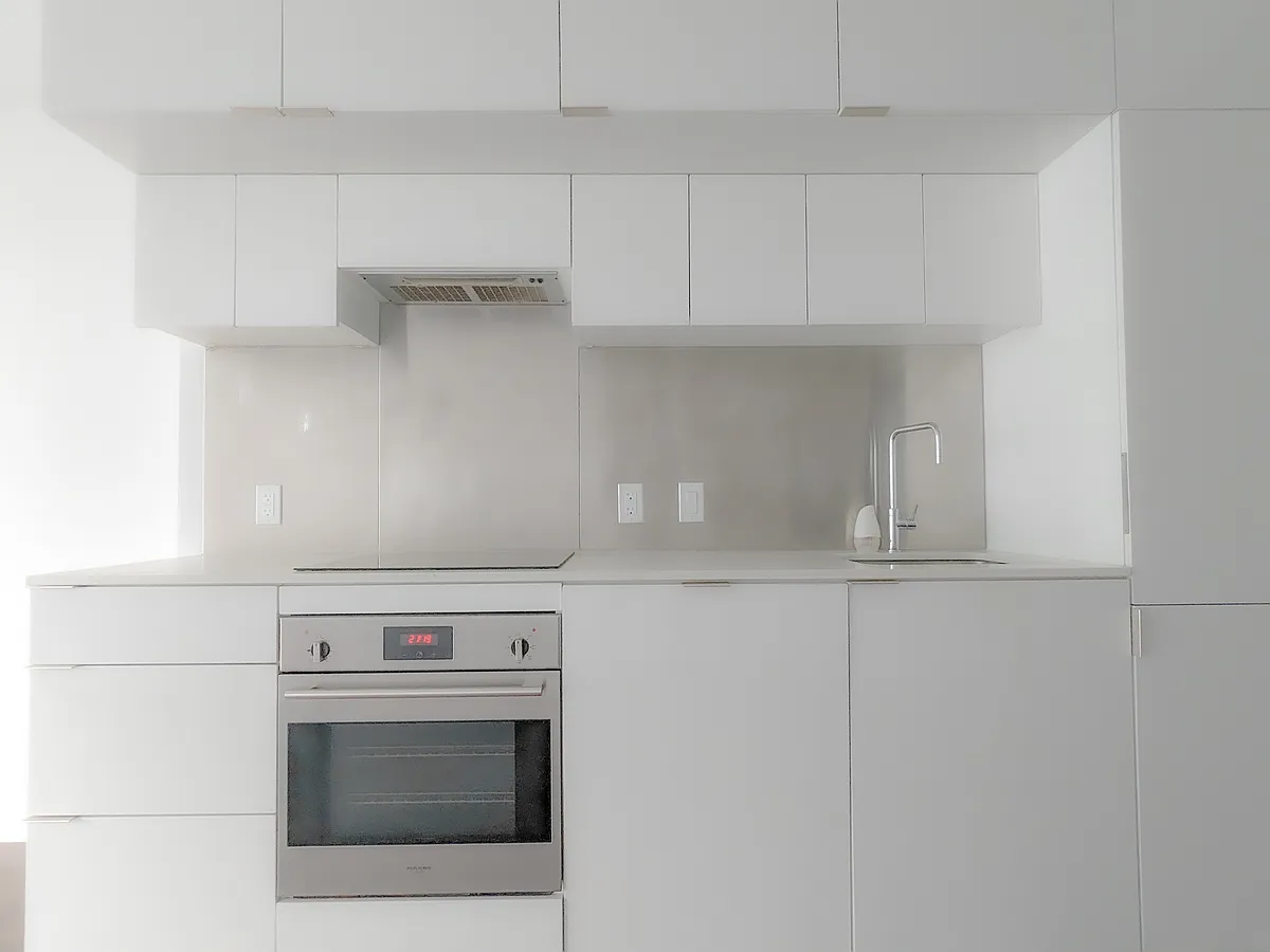 Building Photo - 185 Roehampton Ave #1801