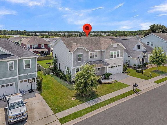 3rd image of 405 Ambergate Ln