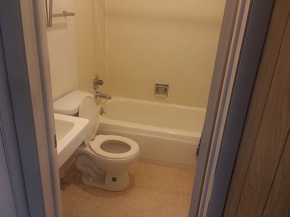 3rd image of 309 N 9th St APT 5