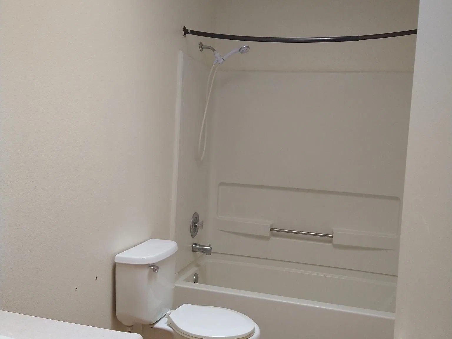 3 bed, 1376 sqft, $3,000 — Photo 4