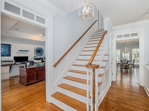 4th image of 604 W Hood St
