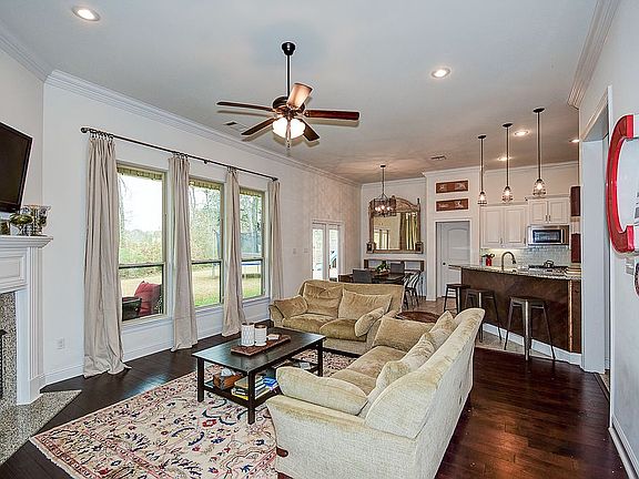 3rd image of 18263 Old Trail Dr
