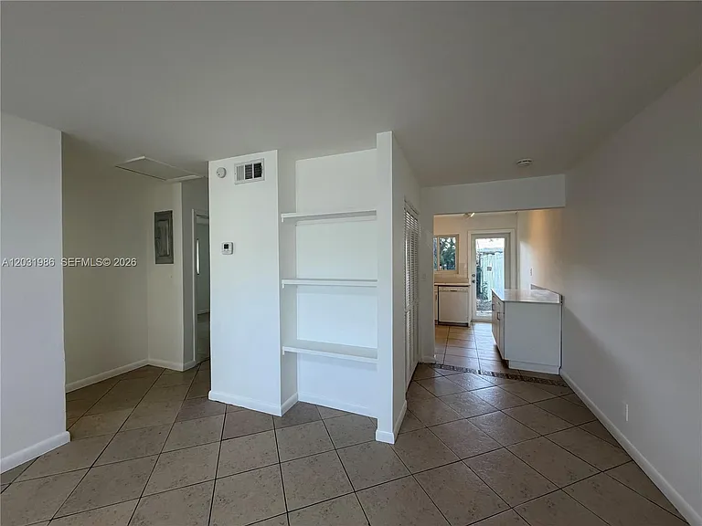 1831 SW 24th St #W — Photo 2