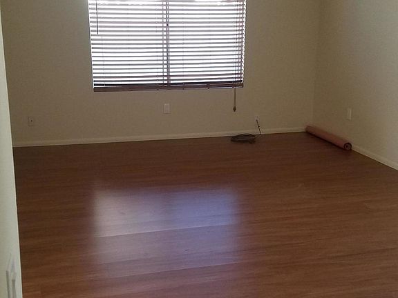 3rd image of 1910 E Grandview Dr