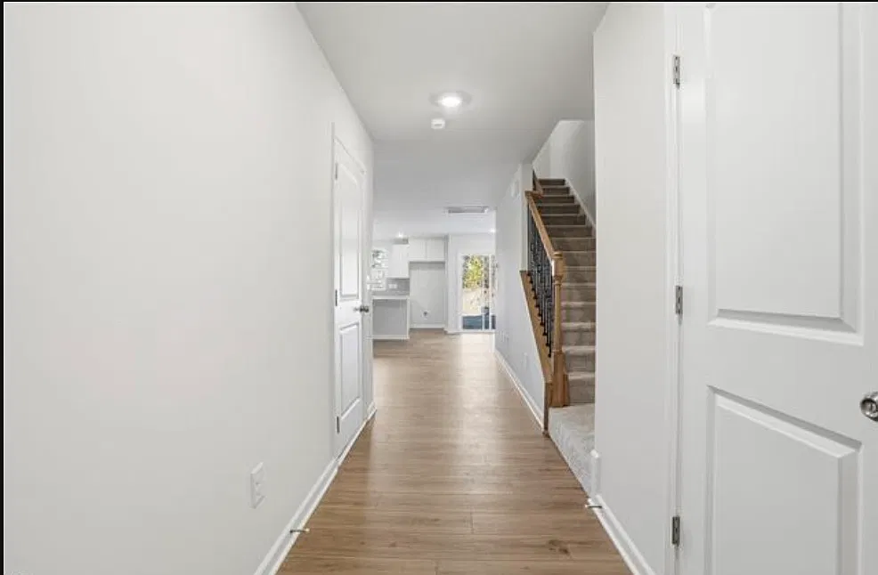 3 bed, 2.5 bath, 1423 sqft, $1,745 — Photo 2