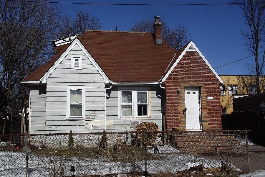 1st image of 1002 Arthur St