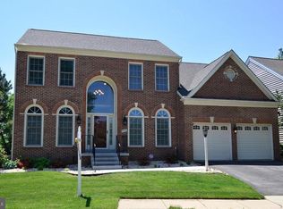 909 Herons Run Ln, Woodbridge, VA 22191