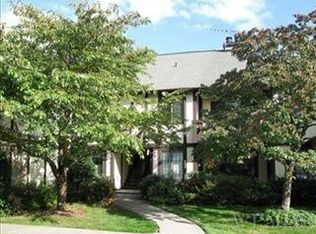 9-8 Foxwood Dr, Pleasantville, NY 10570