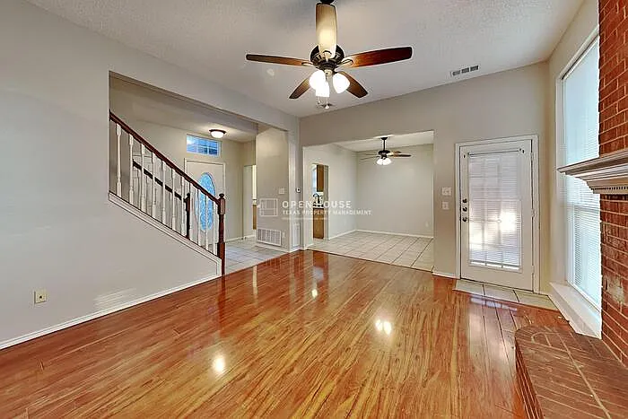 4 bed, 3.0 bath, 1868 sqft, $2,700 — Photo 4