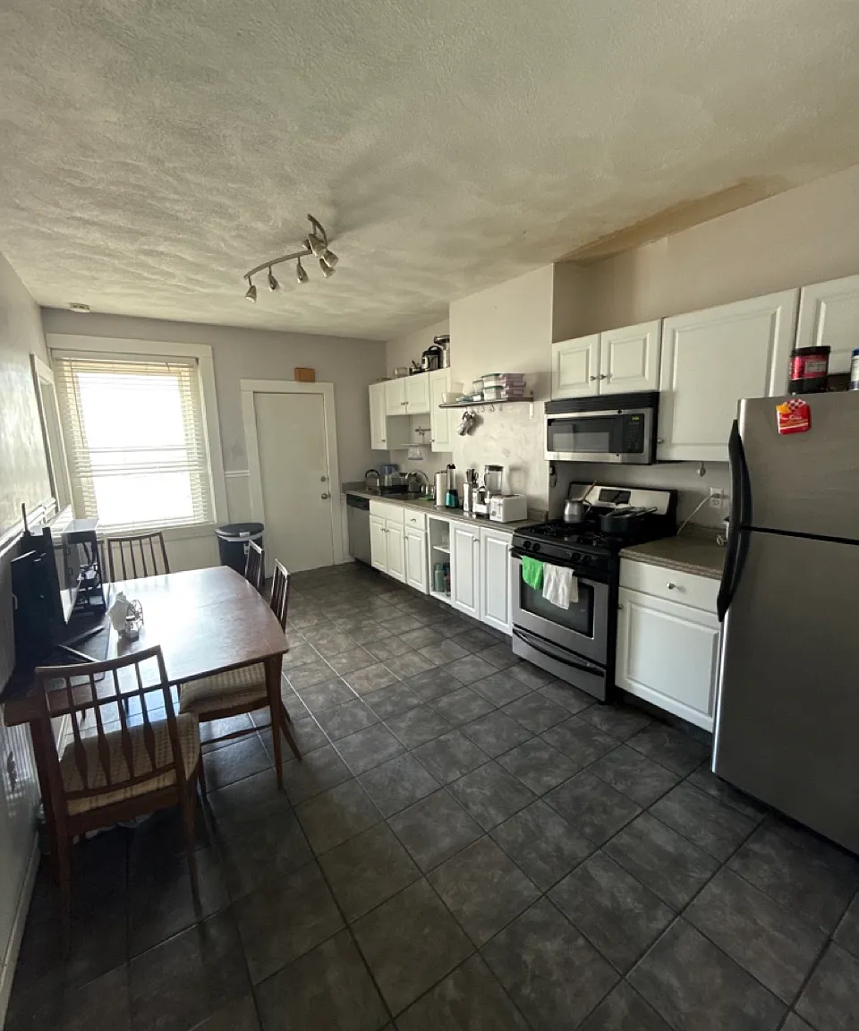 3 bed, $2,950 — Photo 1