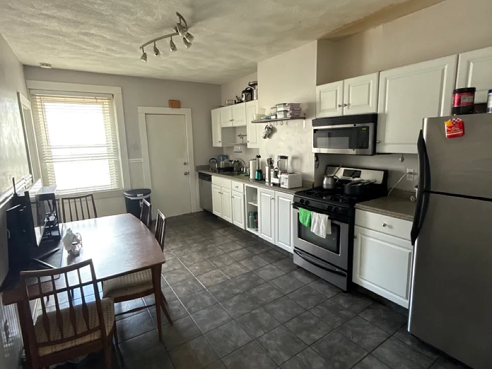 60 Webster St #3