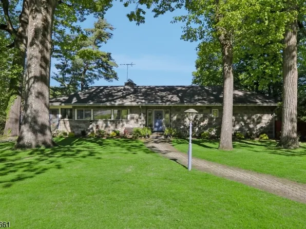 122 Sunrise Dr, Hawthorne Boro, NJ 07506