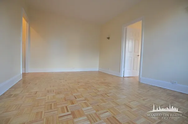 Rented by Manhattan Realty Group | media 18