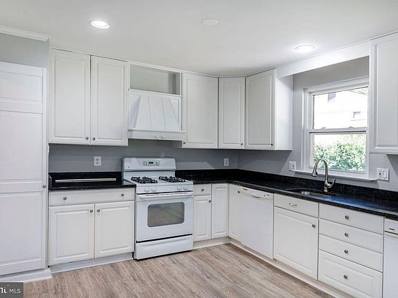 4th image of 5120 Gainsborough Dr